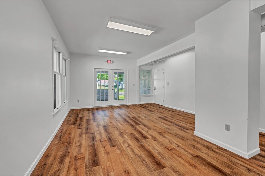 More Photos Of 14 Elm St, New Milford Office For Lease