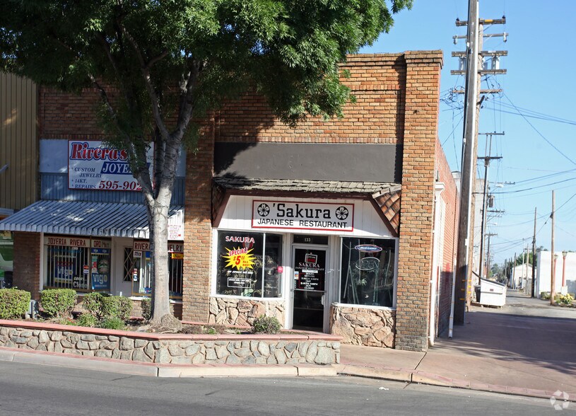 More Photos Of 125-133 W Tulare St, Dinuba Storefront For Lease
