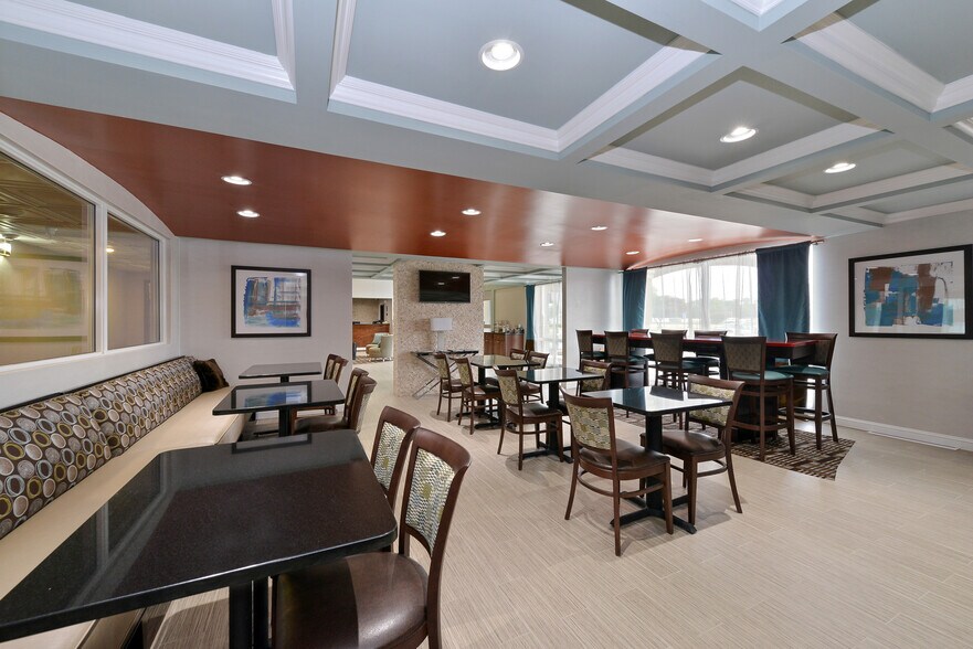 More Photos Of 3675 S 6th St, Springfield Hotel For Sale