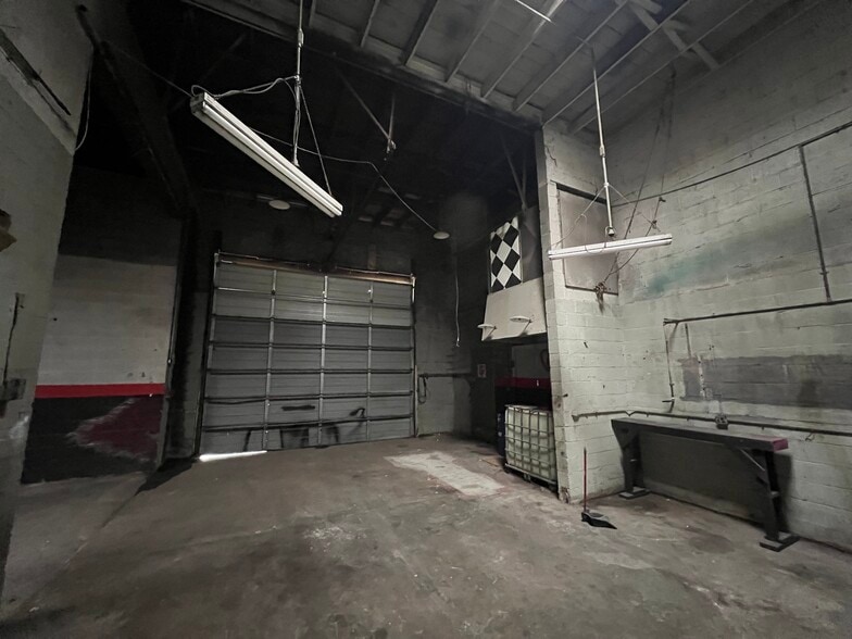 More Photos Of 4941 E Admiral Pl, Tulsa Flex For Sale