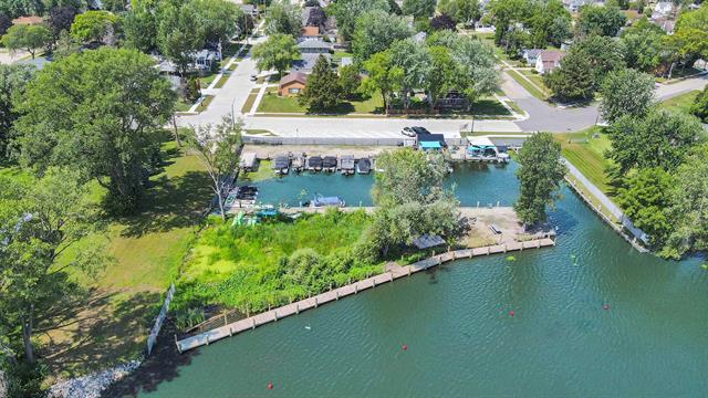 More Photos Of 1000 Bauman St, Oshkosh Marina For Sale
