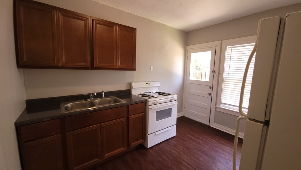 More Photos Of 218 Claremont Ave, San Antonio Multifamily For Sale