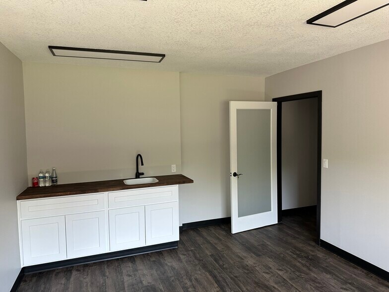 More Photos Of 400 Railroad Ave W, Onamia Flex For Sale