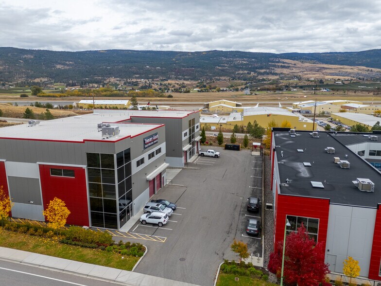 More Photos Of 1965 Pier Mac, Kelowna Warehouse For Sale