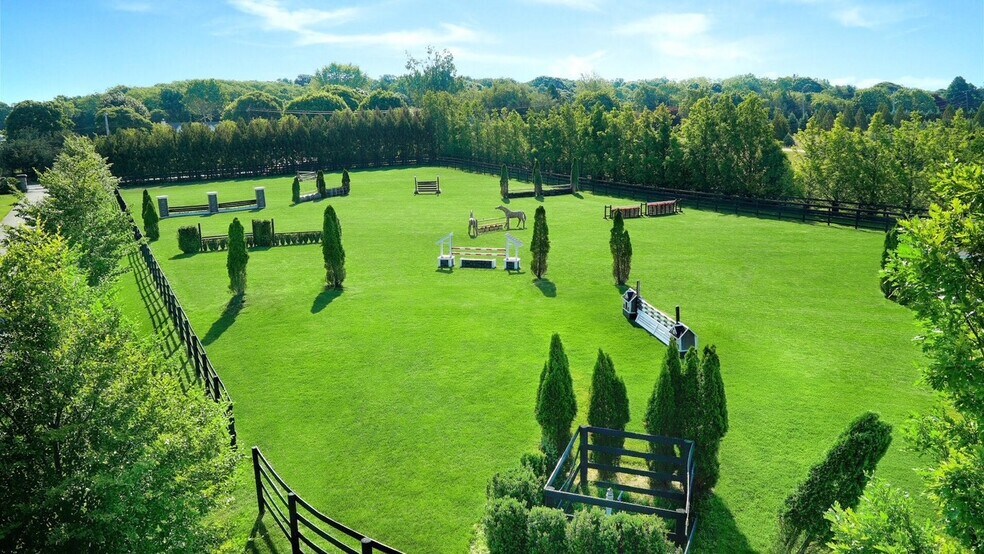 More Photos Of 55 Cox Neck Rd, Mattituck Horse Stables For Lease