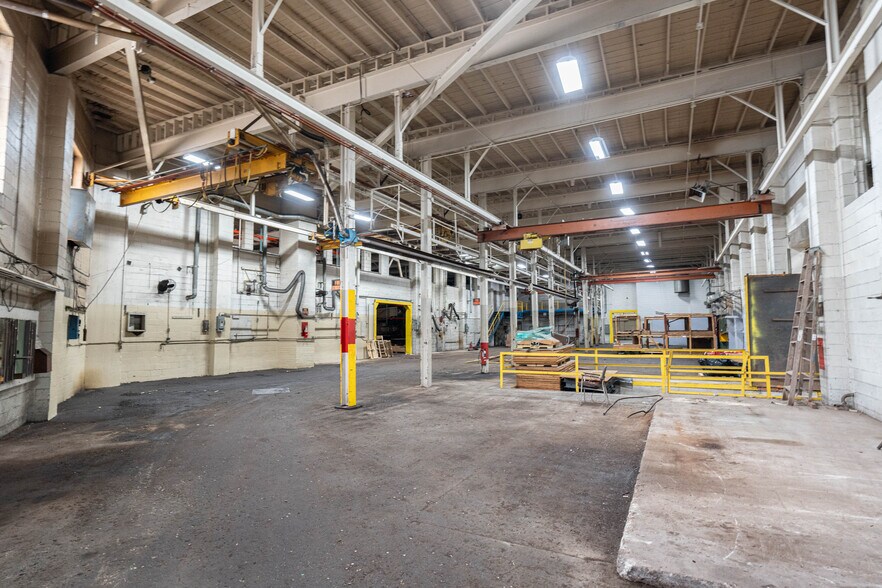 More Photos Of 407 Hadley St, Holly Manufacturing For Lease