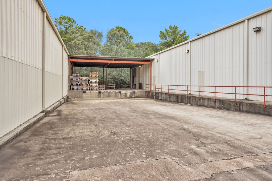 More Photos Of 1207 N Fm 3083 Rd, Conroe Distribution For Sale