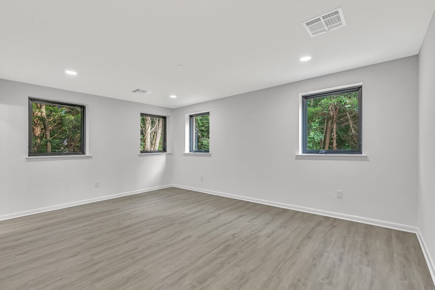 More Photos Of 253 Mantoloking Rd, Brick Apartments For Lease