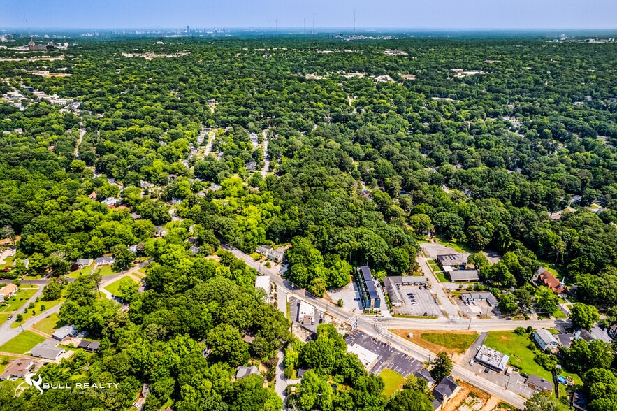 More Photos Of 845 Flat Shoals Ave SE, Atlanta Freestanding For Lease