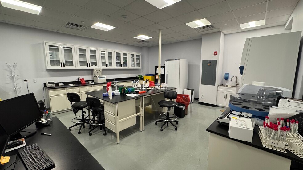 More Photos Of 2550 Brodhead Rd, Bethlehem Flex For Lease