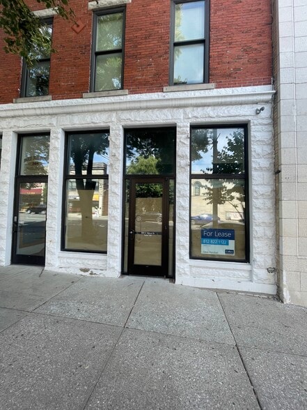 More Photos Of 208 N Walnut St, Bloomington Storefront Retail Office For Lease