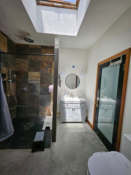 More Photos Of 6524 8th Ave, Los Angeles Warehouse For Lease