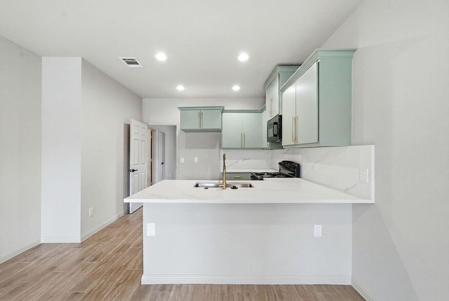 More Photos Of 10214 Carmencita Way, Houston Apartments For Sale