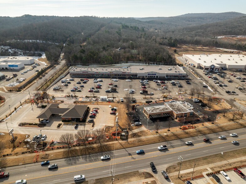 More Photos Of 3049-3105 W 6th St, Fayetteville Unknown For Lease