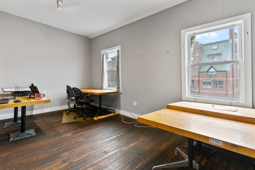 More Photos Of Custom House Wharf Street, Portland General Retail For Lease