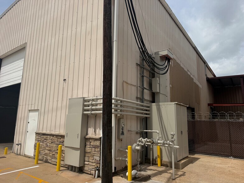 More Photos Of 1204 Witter St, Pasadena Warehouse For Lease