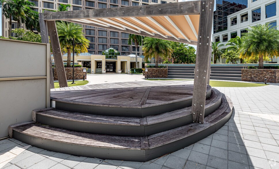 More Photos Of 5200 Town Center Cir, Boca Raton Office For Lease