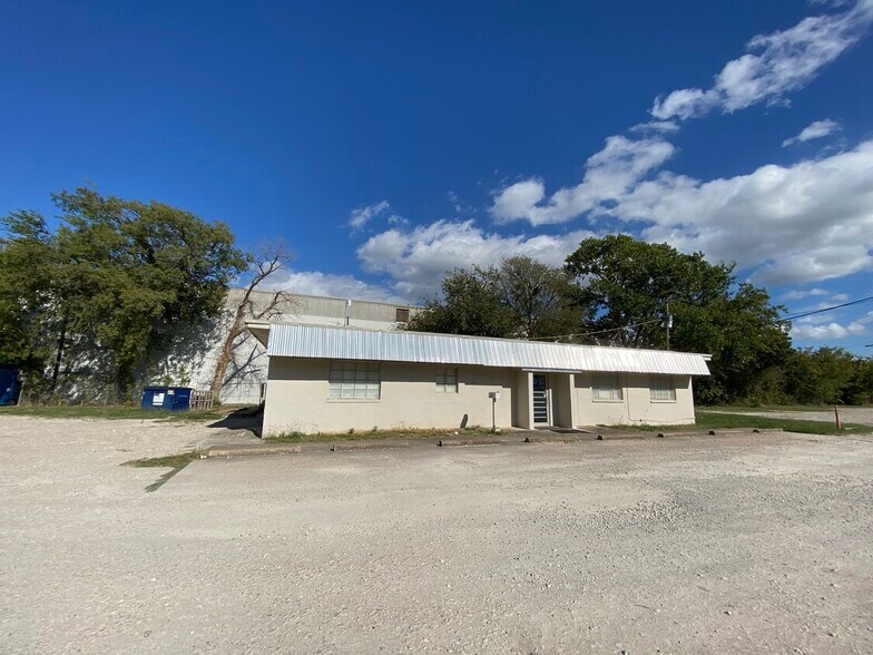 Primary Photo Of 2702 N Nichols St, Fort Worth Office For Lease