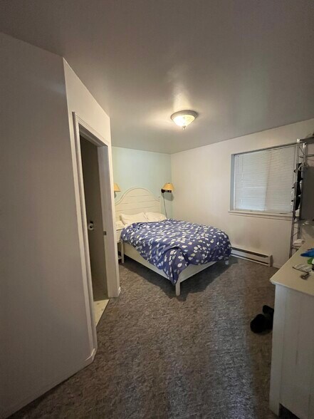 More Photos Of 1004 S Nordic Dr, Petersburg Hotel For Sale