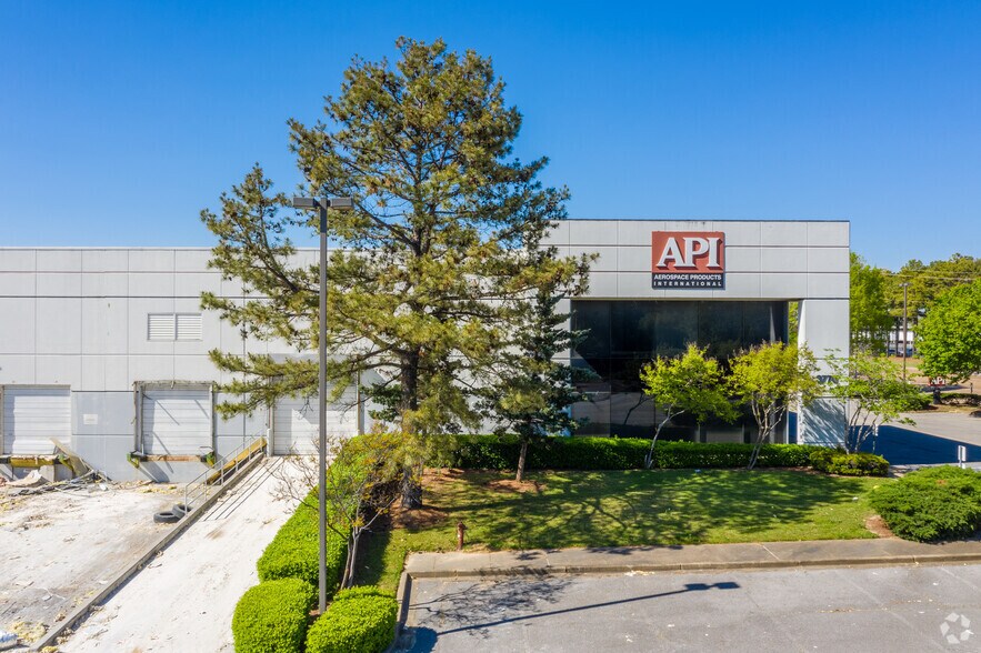 More Photos Of 3778 Distriplex Dr N, Memphis Warehouse For Lease