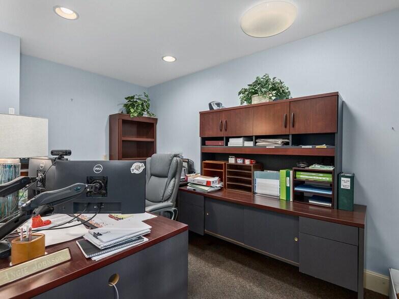 More Photos Of 337 N Main St, Hendersonville Office For Sale