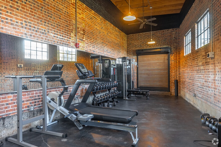 More Photos Of 4121 Commerce St, Dallas Unknown For Lease