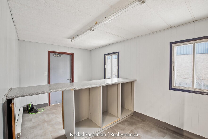 More Photos Of 42 Cardico Dr, Whitchurch-Stouffville Warehouse For Sale