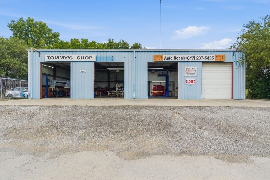 More Photos Of 10901 Jacksboro Hwy, Fort Worth Warehouse For Sale