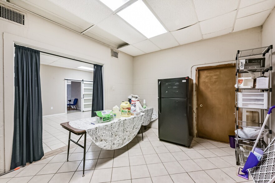 More Photos Of 130 S 4th St, La Porte General Retail For Sale