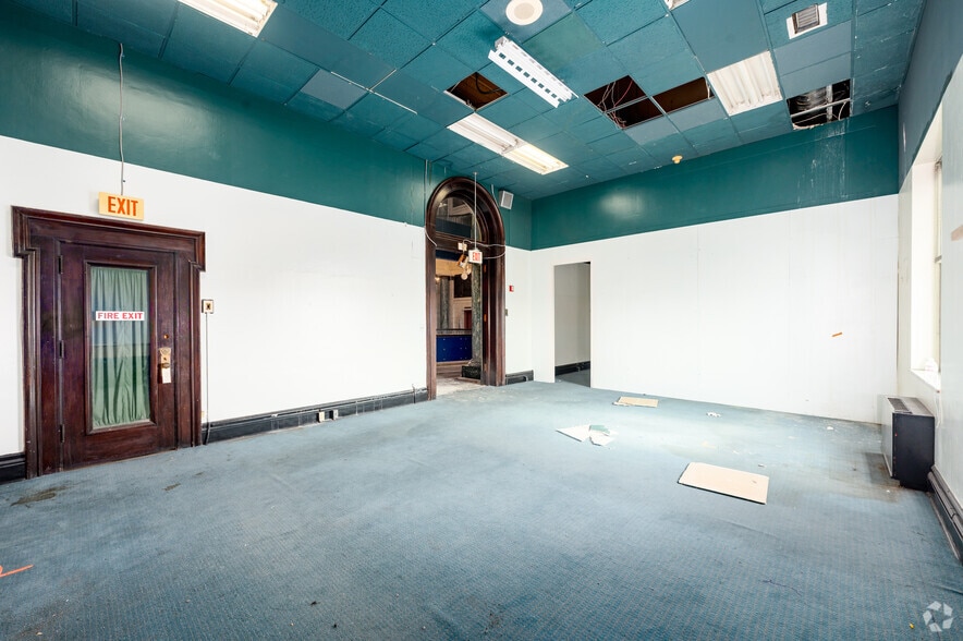 More Photos Of 222 N Alabama St, Indianapolis Office For Sale