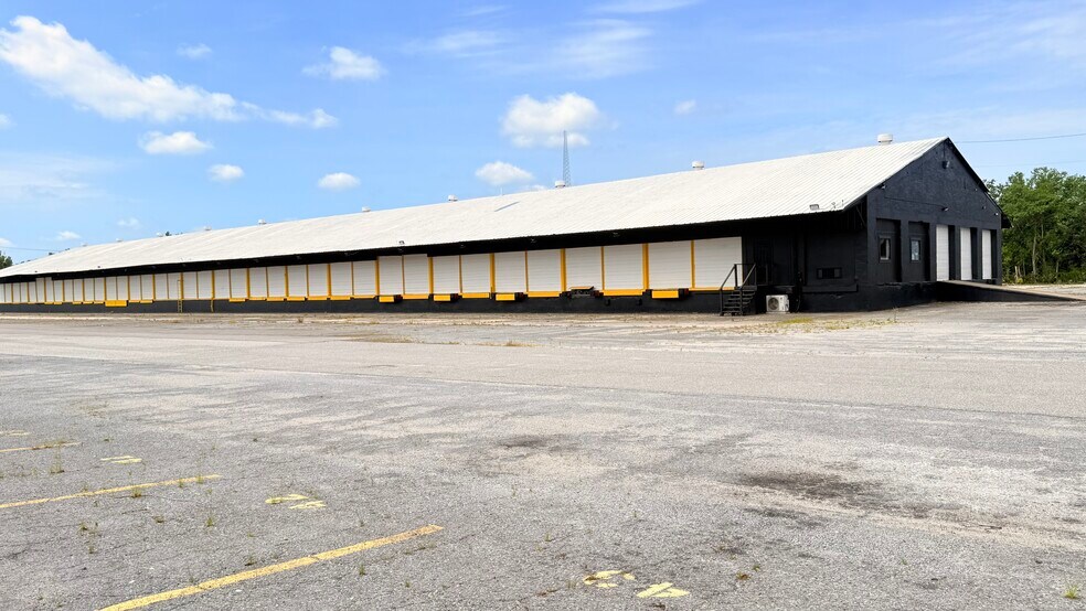 More Photos Of 900 Canal St, Jacksonville Distribution For Lease