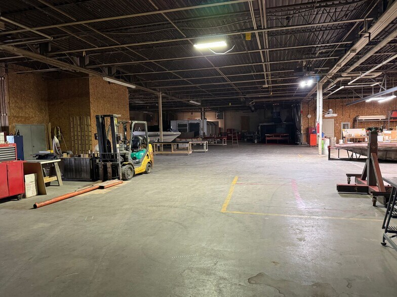 More Photos Of 1912 Columbus St, Two Rivers Manufacturing For Sale
