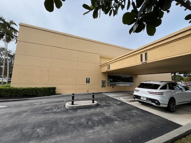More Photos Of 3325 W Hillsboro Blvd, Deerfield Beach Bank For Lease