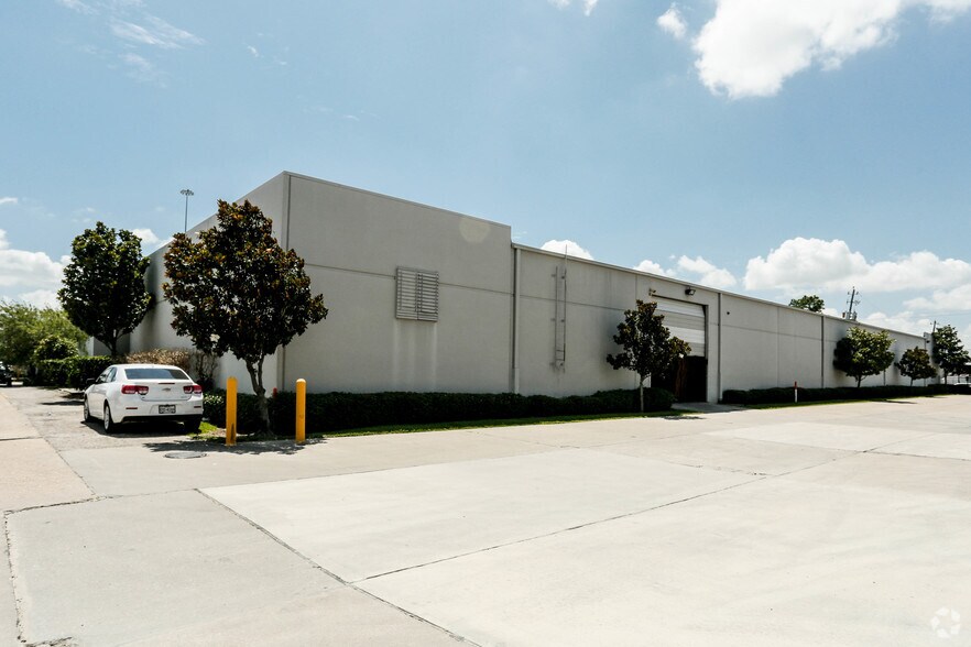 More Photos Of 9149-9151 Wallisville Rd, Houston Warehouse For Lease
