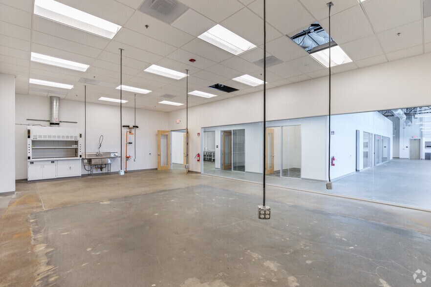 More Photos Of 1933 Davis St, San Leandro Unknown For Lease