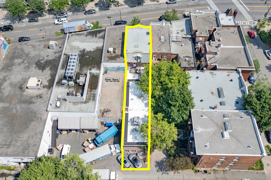 More Photos Of 5220 Av Du Parc, Montréal Office For Sale