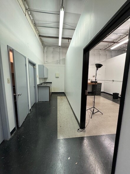 More Photos Of 813 Morrow St, Austin Flex For Lease