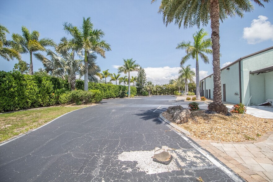 More Photos Of 8270 Pascal Dr, Punta Gorda Service For Lease