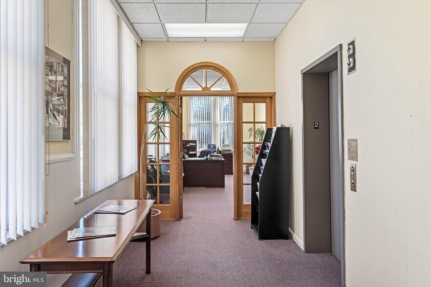 More Photos Of 37-45 E Boscawen St, Winchester Office For Sale