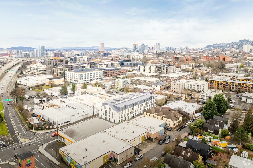 More Photos Of 1905 NW 23rd Ave, Portland Apartments For Lease