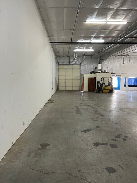 More Photos Of 1201-1221 NW Pamela Blvd, Grain Valley Warehouse For Lease