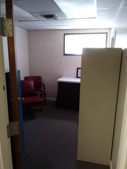 More Photos Of 555 Newfield Ave, Stamford Office For Sale