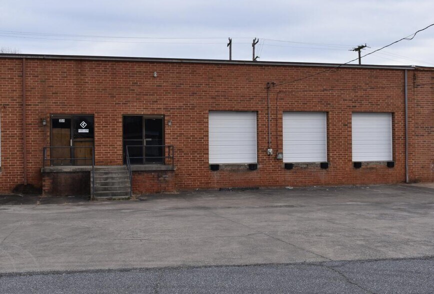 More Photos Of 349-373 16th St Pl, Hickory Warehouse For Lease