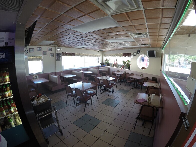More Photos Of 14987 Gratiot Ave, Detroit Restaurant For Sale