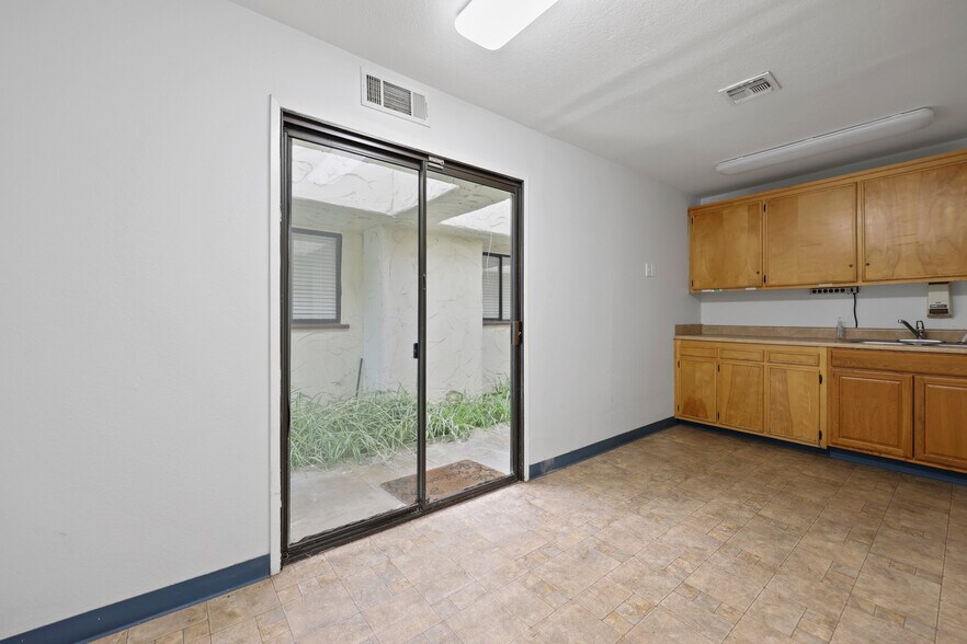 More Photos Of 970 Petit Ave, Ventura Medical For Sale