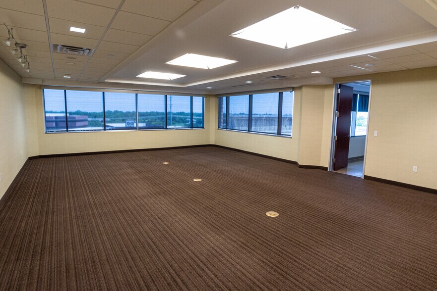 More Photos Of 1600 N Redbud Blvd, McKinney Office For Sale