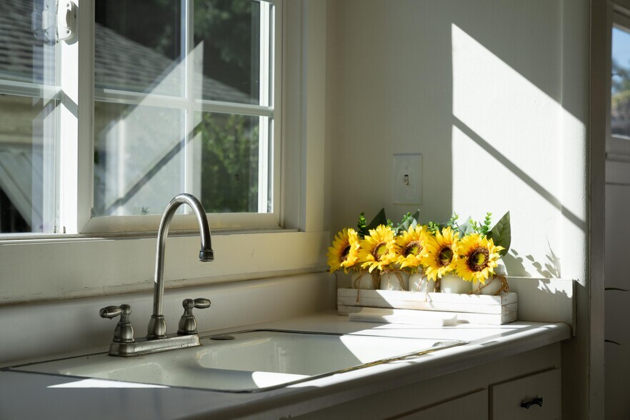 More Photos Of 4832 York Blvd, Los Angeles Office For Sale