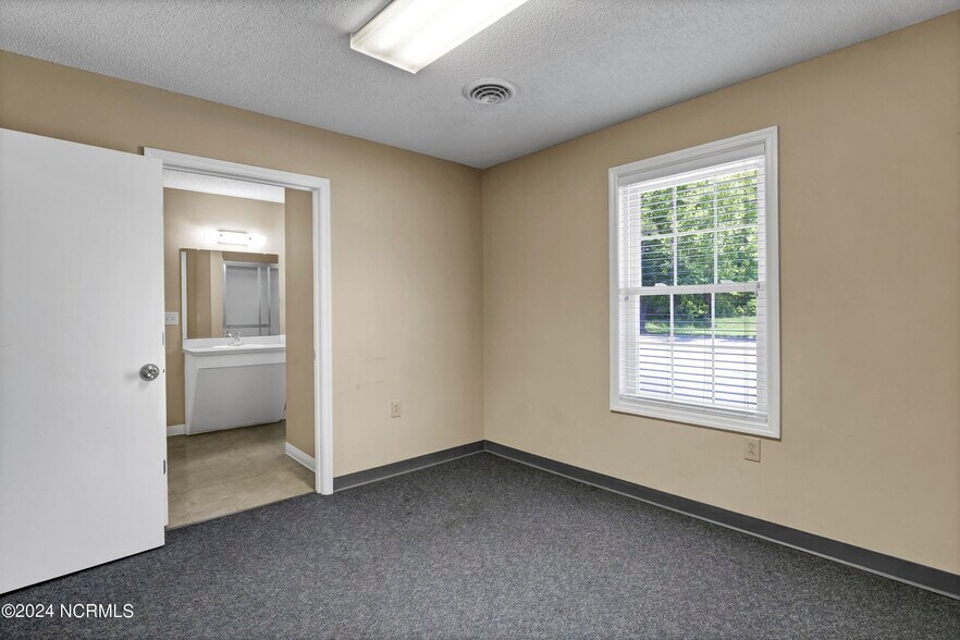 More Photos Of 333 Jefferson St, Whiteville Office For Sale