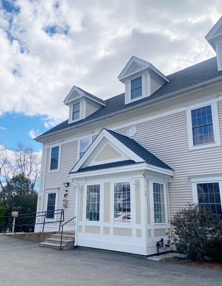More Photos Of 84 W Broadway, Derry Office For Lease