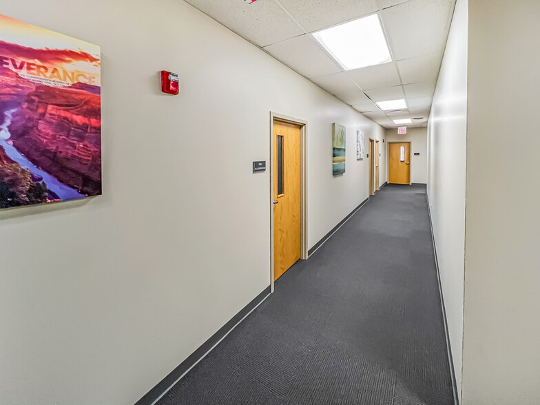 More Photos Of 4411 Woodson Rd, Saint Louis Office For Lease